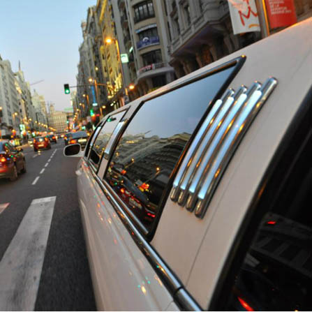 Lincoln limousine rent in madrid for stag party